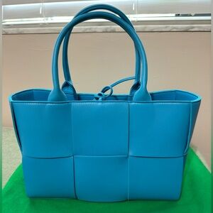 Bottega Veneta Arco Intrecciato leather tote in Pool gold.